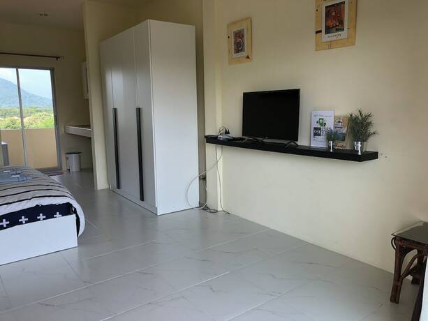 Imagen de la habitación del Hotel Roomquest One Bangsaray. Foto 22