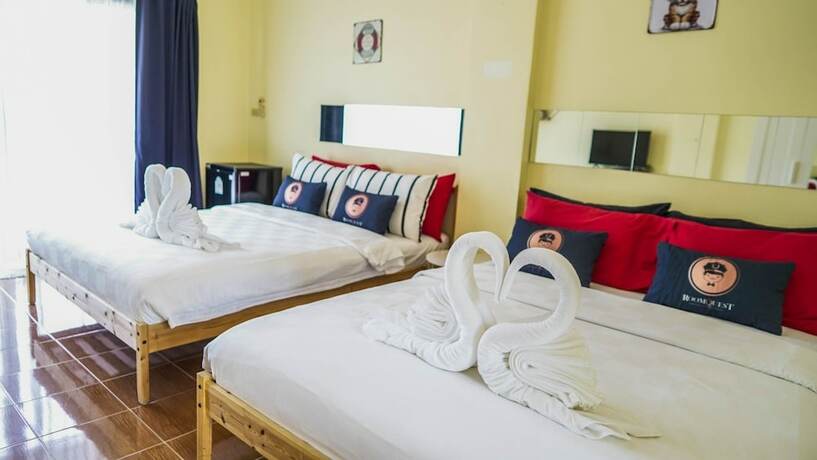 Imagen de la habitación del Hotel Roomquest One Bangsaray. Foto 33