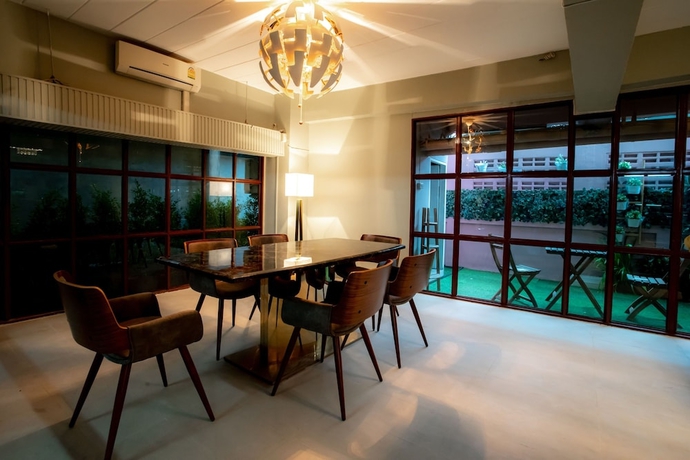 Imagen de los interiores del Hotel Roomquest Ratchada. Foto 11