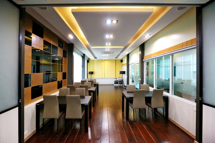 Imagen del bar/restaurante del Hotel Roomquest Suvarnabhumi Airport Rom Klao. Foto 5