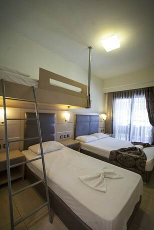 Imagen general del Hotel Rooms Amalthea Mare and Cafe - Bistro. Foto 5