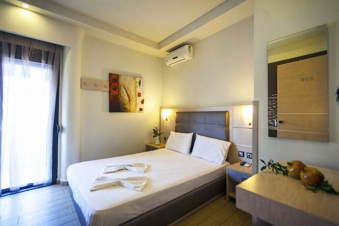 Imagen general del Hotel Rooms Amalthea Mare and Cafe - Bistro. Foto 6