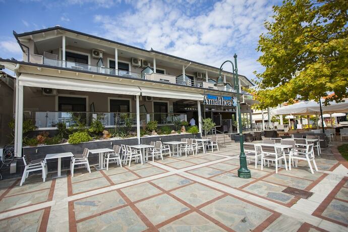 Imagen general del Hotel Rooms Amalthea Mare and Cafe - Bistro. Foto 7