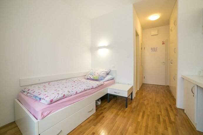 Imagen de la habitación del Hotel Rooms Dr. Franjo Tuđman - Hostel. Foto 20