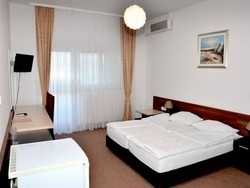 Imagen general del Hotel Rooms Elez. Foto 13