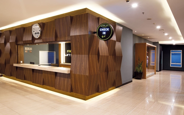 Imagen de los interiores del Hotel Rooms Inc Btc Bandung. Foto 14