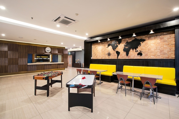 Imagen de los interiores del Hotel Rooms Inc Btc Bandung. Foto 15