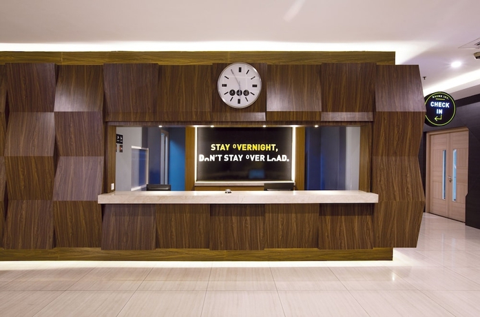 Imagen de los interiores del Hotel Rooms Inc Btc Bandung. Foto 16