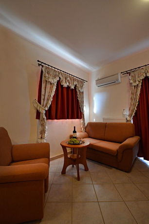 Imagen de los interiores del Hotel Rooms Nancy. Foto 16