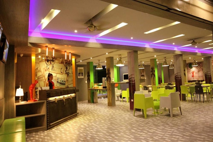 Imagen de los interiores del Hotel Rooms Republic. Foto 13