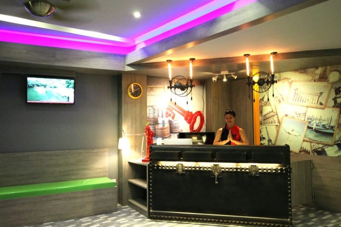 Imagen de los interiores del Hotel Rooms Republic. Foto 16
