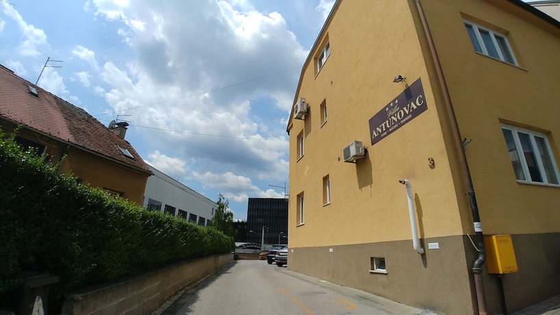 Imagen de los exteriores del Hotel Rooms Villa Antunovac. Foto 13