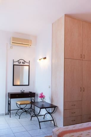 Imagen general del Hotel Rooms and Apartments Archontou. Foto 8