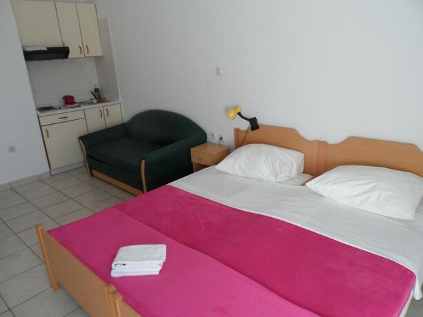 Imagen general del Hotel Rooms and Apartments Galeb. Foto 8