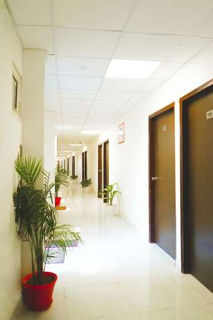 Imagen general del Hotel Roomshala 143 Shubham Residency Sec 70. Foto 11