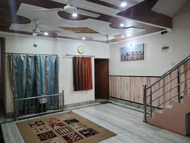Imagen de los interiores del Hotel Roomshala 153 Krishnashrya, Vrindavan. Foto 19