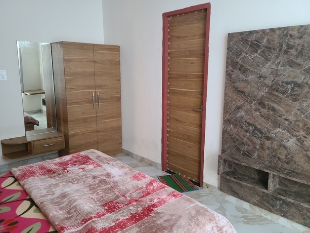 Imagen de la habitación del Hotel Roomshala 153 Krishnashrya, Vrindavan. Foto 9
