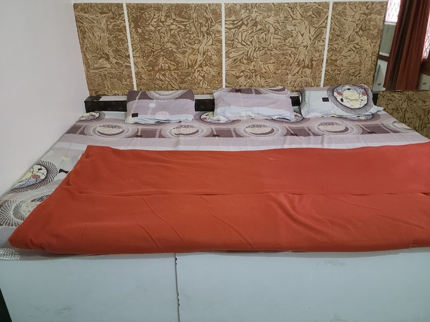 Imagen de la habitación del Hotel Roomshala 153 Krishnashrya, Vrindavan. Foto 18
