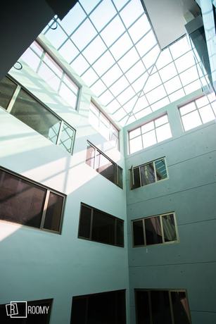Imagen de los interiores del Hotel Roomy Signature. Foto 19