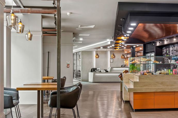 Imagen de los interiores del Hotel Roomzzz London Stratford. Foto 19