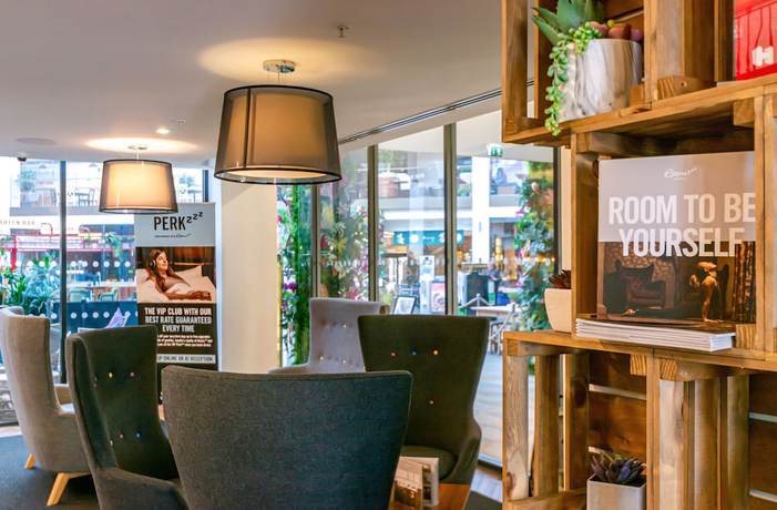 Imagen de los interiores del Hotel Roomzzz Manchester Victoria. Foto 18