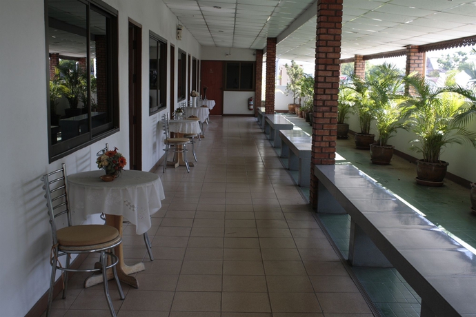 Imagen de los exteriores del Hotel Roongruang. Foto 12
