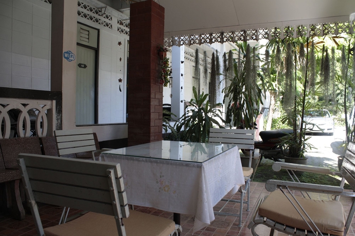 Imagen de los exteriores del Hotel Roongruang. Foto 13