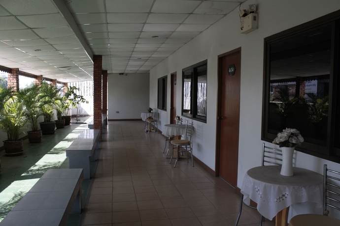 Imagen de los exteriores del Hotel Roongruang. Foto 14