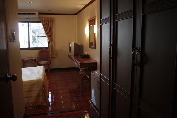 Imagen de la habitación del Hotel Roongruang. Foto 11