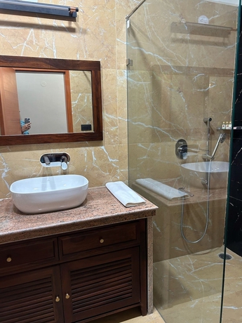 Imagen de la habitación del Hotel Roop Garh Palace. Foto 2