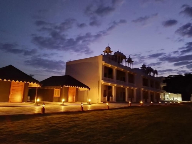 Imagen de la habitación del Hotel Roop Garh Palace. Foto 9