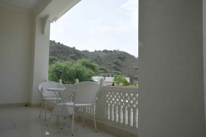 Imagen de la habitación del Hotel Roop Garh Palace. Foto 13