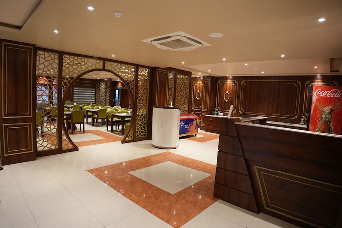 Imagen del bar/restaurante del Hotel Roop Vihar Resort. Foto 2