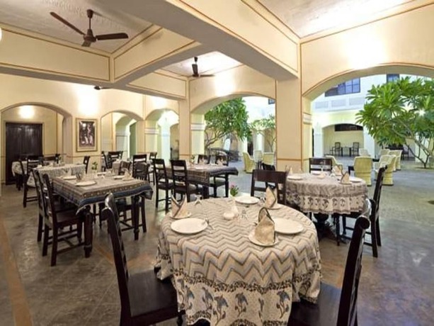 Imagen del bar/restaurante del Hotel Roop Vilas Palace. Foto 7