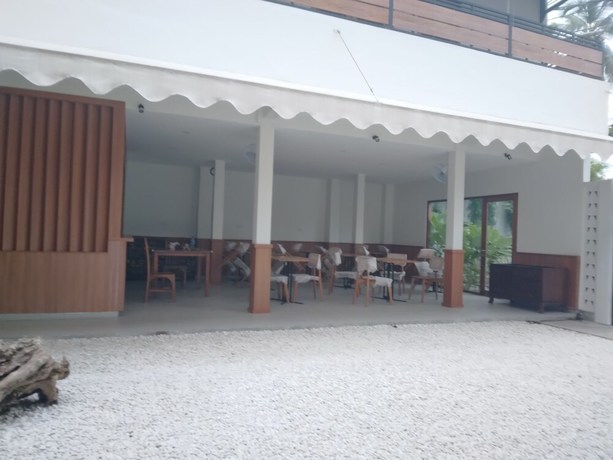 Imagen del bar/restaurante del Hotel Roots Senggigi. Foto 4