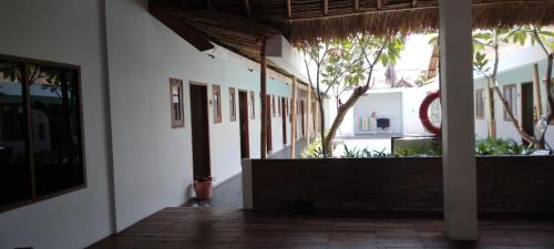 Imagen de la habitación del Hotel Roots Trawangan. Foto 19