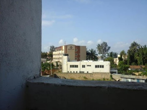 Imagen de los exteriores del Hotel Ropaka. Foto 6