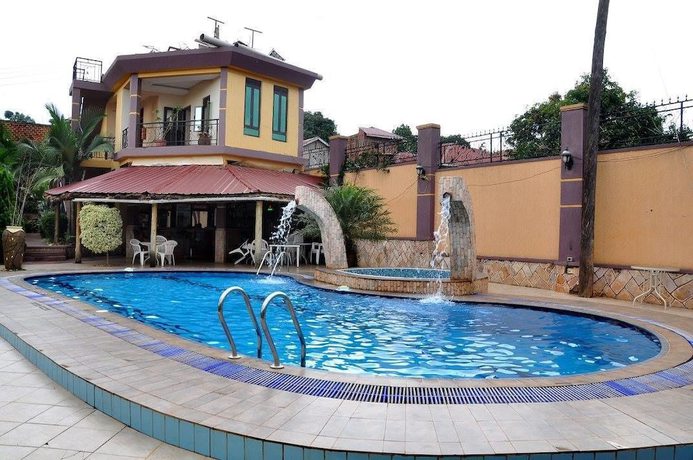 Imagen de la piscina del Hotel Ropani Kajjansi. Foto 20