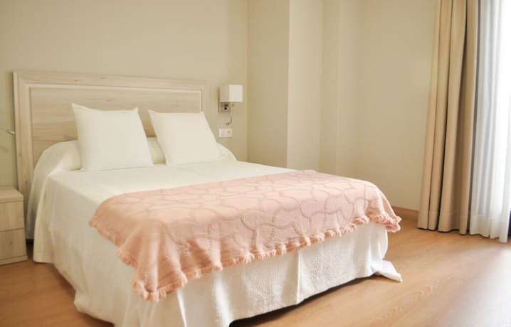 Imagen de la habitación del Hotel Roquiño. Foto 6