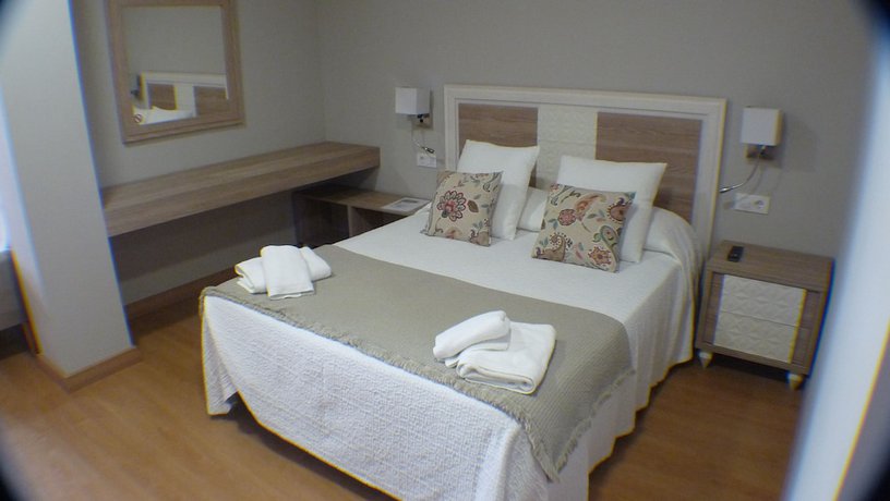 Imagen de la habitación del Hotel Roquiño. Foto 9