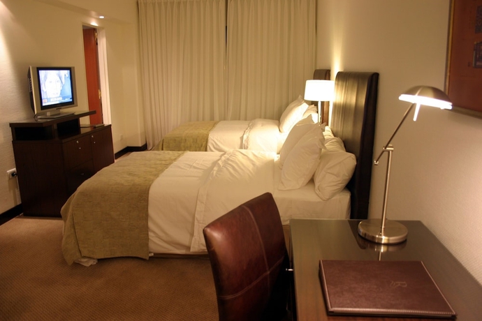 Imagen de la habitación del Hotel Ros Tower. Foto 4