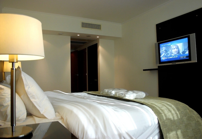 Imagen de la habitación del Hotel Ros Tower. Foto 7