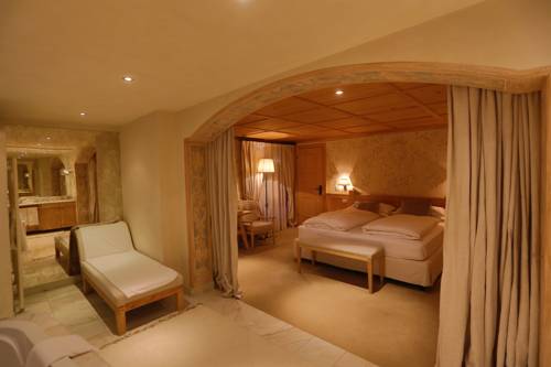 Imagen de la habitación del Hotel Rosa Alpina and Spa. Foto 7