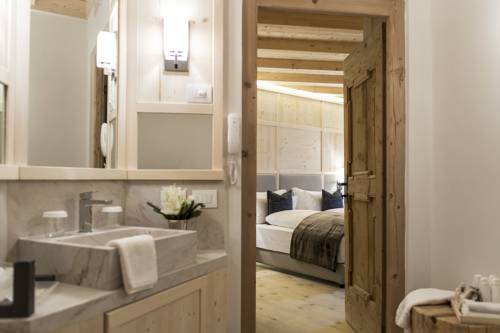 Imagen de la habitación del Hotel Rosa Alpina and Spa. Foto 8