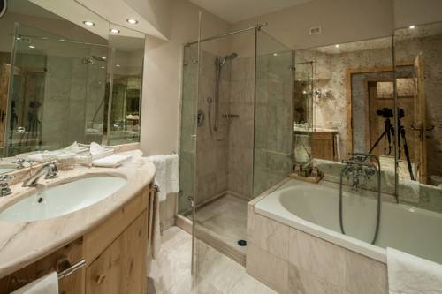 Imagen de la habitación del Hotel Rosa Alpina and Spa. Foto 9