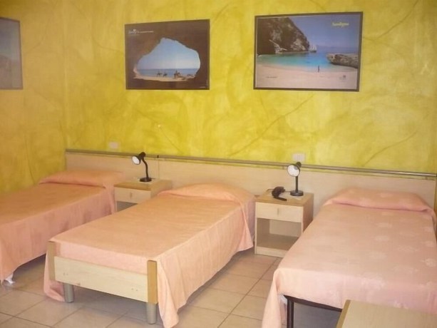 Imagen de la habitación del Hotel Rosa, CAPOTERRA. Foto 9
