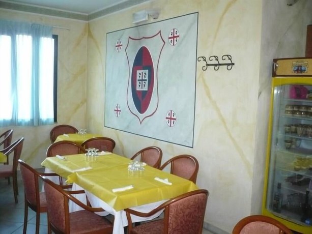 Imagen del bar/restaurante del Hotel Rosa, CAPOTERRA. Foto 5