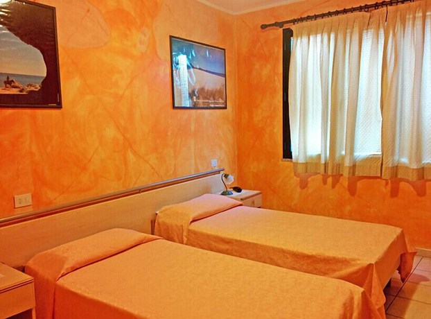 Imagen de la habitación del Hotel Rosa, CAPOTERRA. Foto 13