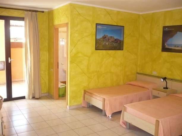 Imagen de la habitación del Hotel Rosa, CAPOTERRA. Foto 15