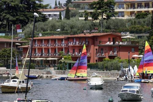 Imagen general del Hotel Rosa, Cassone. Foto 4